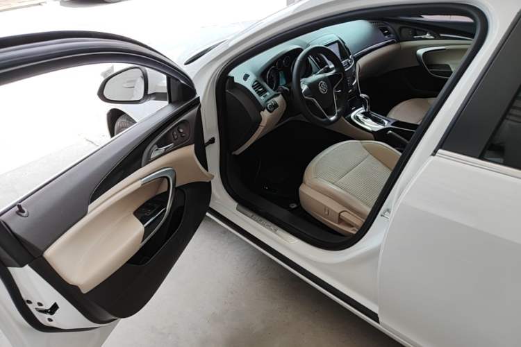 Used Buick Regal 2015 2.0L Leading Fashion Edition Driver Seat