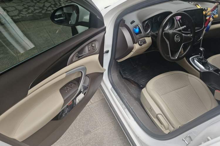 Used Buick Regal 2015 2.0L Leading Fashion Edition Driver Seat