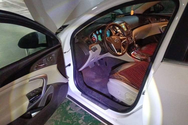 Used Buick Regal 2015 2.0L Leading Fashion Edition Driver Seat