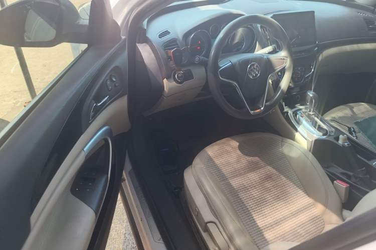 Used Buick Regal 2015 2.0L Leading Fashion Edition Driver Seat