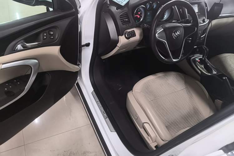 Used Buick Regal 2015 2.0L Leading Fashion Edition Driver Seat