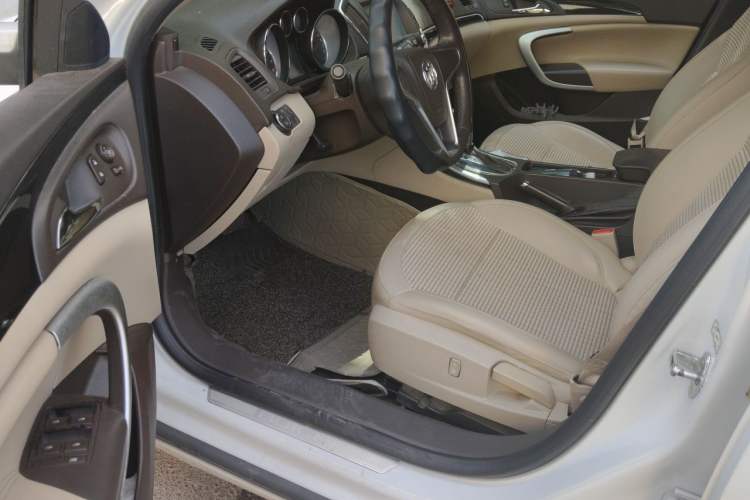 Used Buick Regal 2015 2.0L Leading Fashion Edition Driver Seat