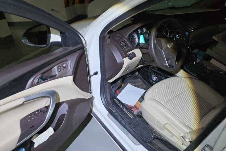 Used Buick Regal 2015 2.0L Leading Fashion Edition Driver Seat