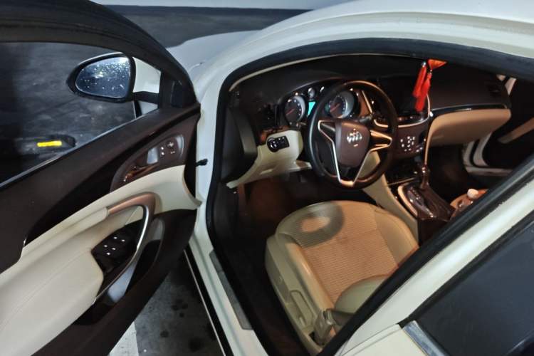 Used Buick Regal 2015 2.0L Leading Fashion Edition Driver Seat