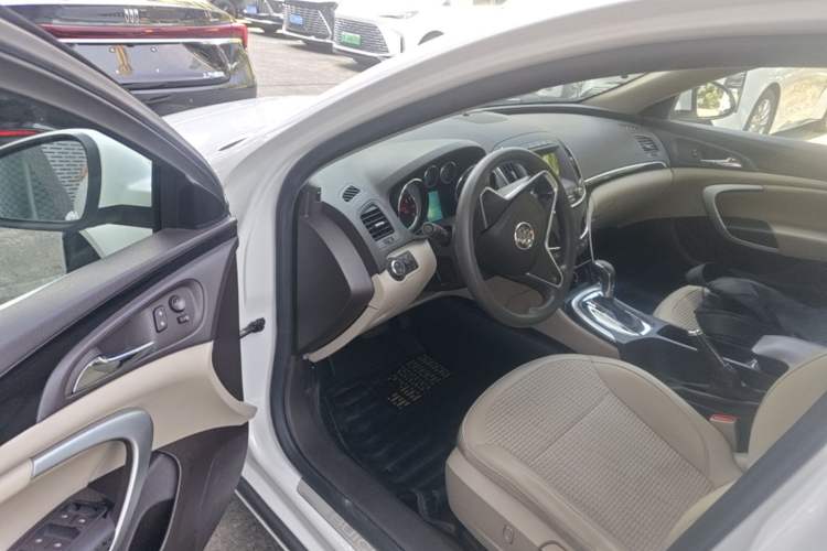 Used Buick Regal 2015 2.0L Leading Fashion Edition Driver Seat
