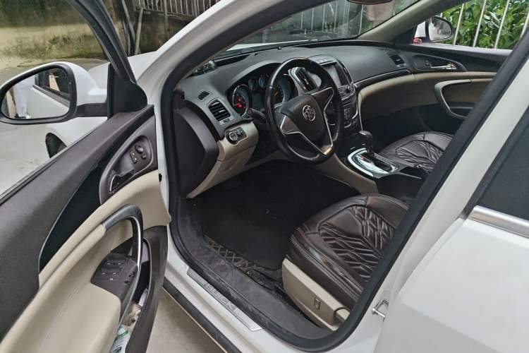 Used Buick Regal 2015 2.0L Leading Fashion Edition Driver Seat
