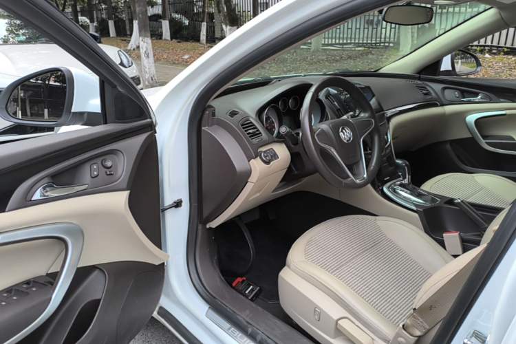 Used Buick Regal 2015 2.0L Leading Fashion Edition Driver Seat
