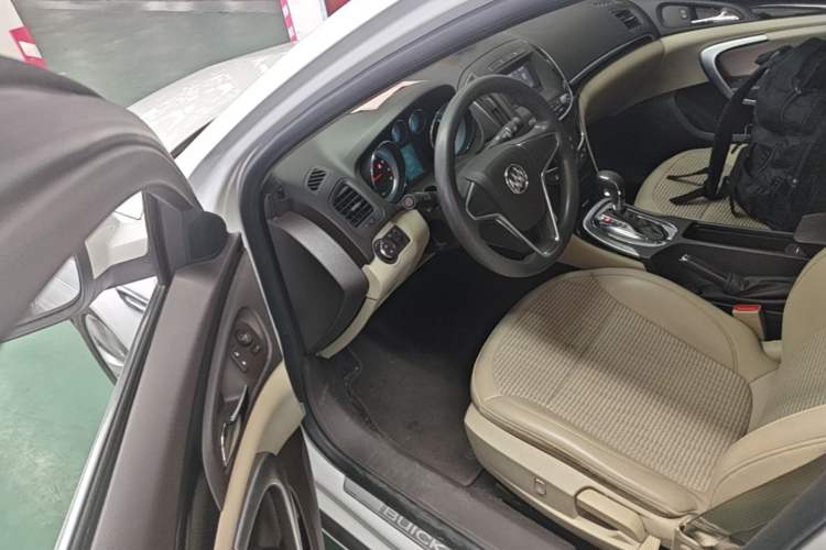 Used Buick Regal 2015 2.0L Leading Fashion Edition Driver Seat