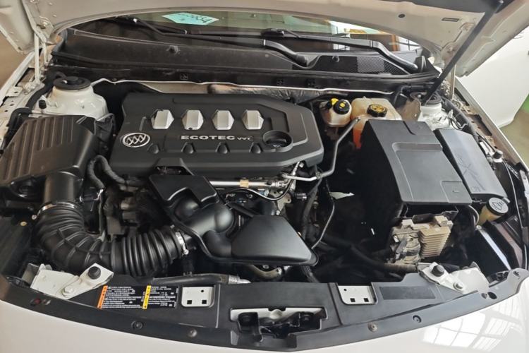 Used Buick Regal 2015 2.0L Leading Fashion Edition Engine Bay