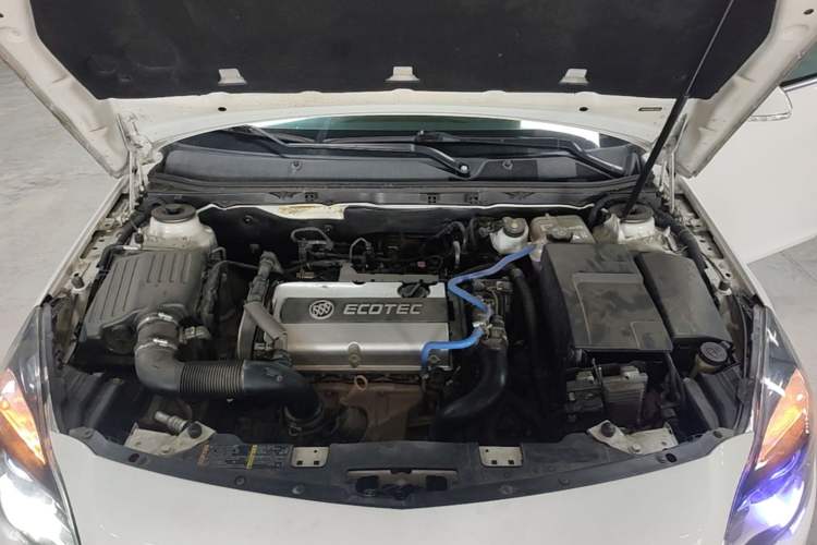 Used Buick Regal 2015 1.6T Leading Technology Model Engine Bay