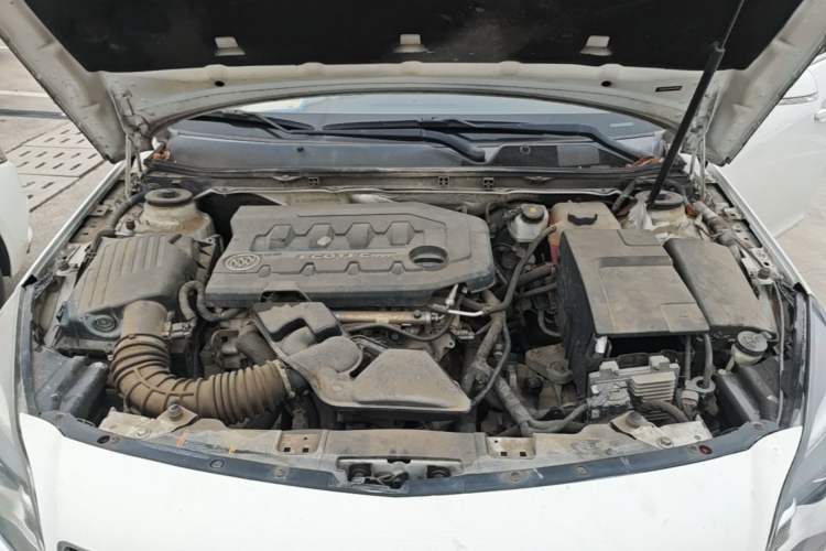 Used Buick Regal 2015 2.0L Leading Fashion Edition Engine Bay