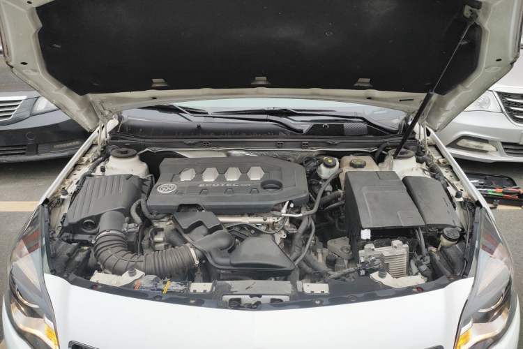 Used Buick Regal 2015 2.0L Leading Fashion Edition Engine Bay
