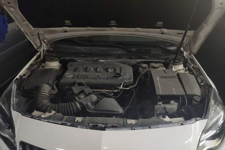 Used Buick Regal 2015 2.0L Leading Fashion Edition Engine Bay