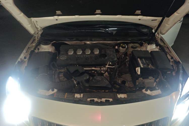 Used Buick Regal 2015 2.0L Elite Fashion Edition Engine Bay