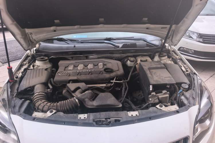 Used Buick Regal 2015 2.0L Elite Fashion Edition Engine Bay
