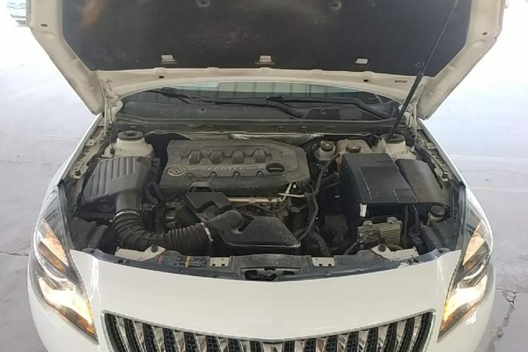 Used Buick Regal 2015 2.0L Elite Fashion Edition Engine Bay