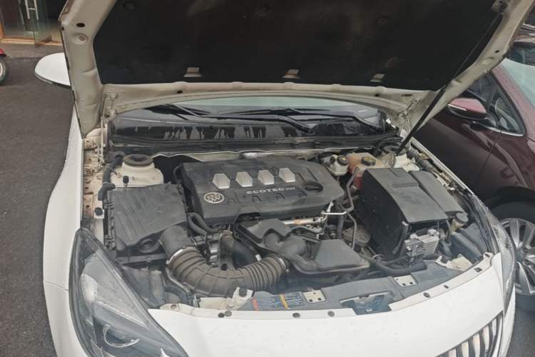 Used Buick Regal 2015 2.0L Leading Fashion Edition Engine Bay