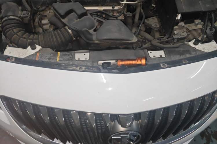 Used Buick Regal 2015 2.0L Leading Fashion Edition Engine Bay