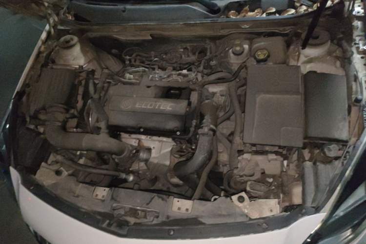 Used Buick Regal 2015 1.6T Leading Technology Model Engine Bay