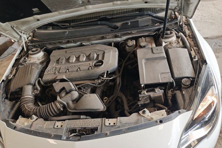 Used Buick Regal 2015 2.0L Leading Fashion Edition Engine Bay