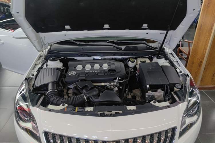 Used Buick Regal 2015 2.0L Leading Fashion Edition Engine Bay