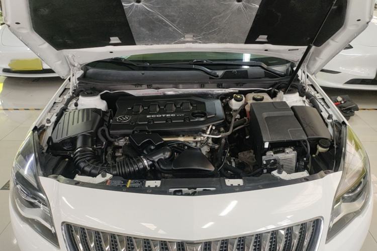 Used Buick Regal 2015 2.0L Elite Fashion Edition Engine Bay