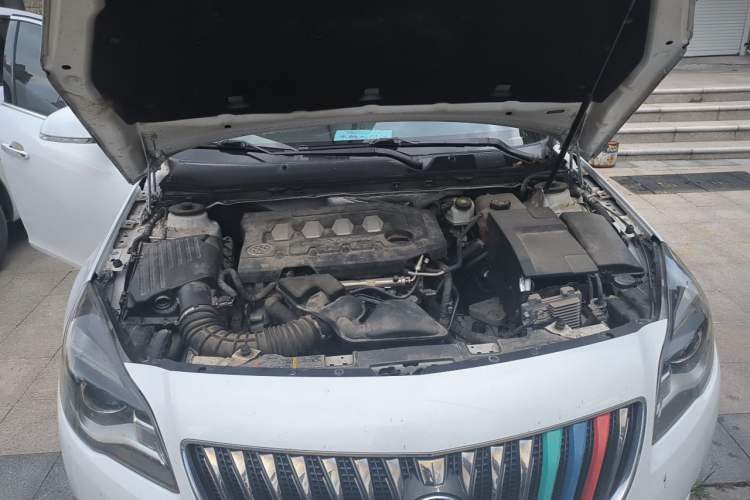 Used Buick Regal 2015 2.0L Elite Fashion Edition Engine Bay