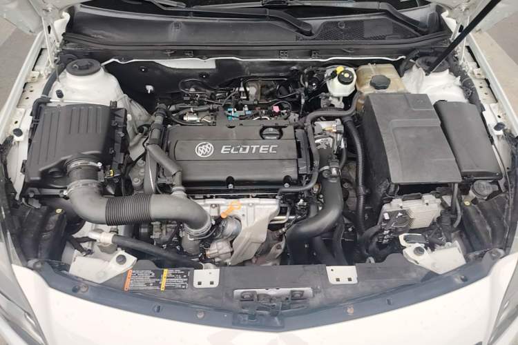 Used Buick Regal 2015 1.6T Leading Technology Model Engine Bay
