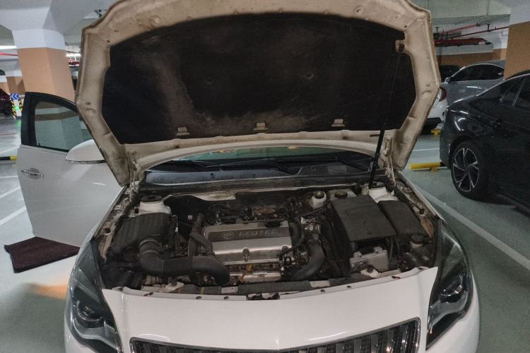 Used Buick Regal 2015 1.6T Elite Tech Model Engine Bay