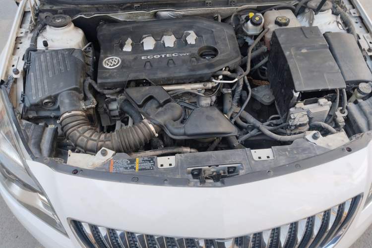 Used Buick Regal 2015 2.0L Elite Fashion Edition Engine Bay