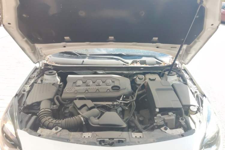 Used Buick Regal 2015 2.0L Elite Fashion Edition Engine Bay