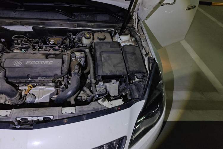 Used Buick Regal 2015 1.6T Elite Tech Model Engine Bay Left