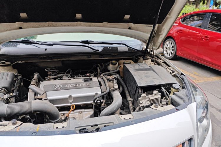 Used Buick Regal 2015 1.6T Elite Tech Model Engine Bay Left