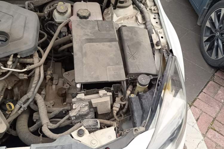 Used Buick Regal 2015 2.0L Elite Fashion Edition Engine Bay Left