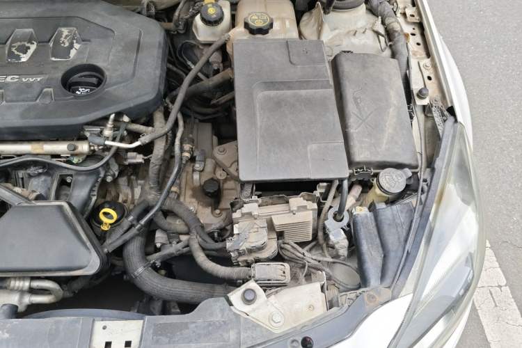 Used Buick Regal 2015 2.0L Elite Fashion Edition Engine Bay Left