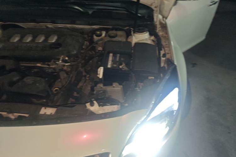 Used Buick Regal 2015 2.0L Elite Fashion Edition Engine Bay Left