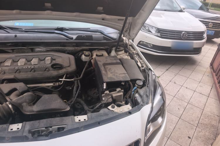 Used Buick Regal 2015 2.0L Elite Fashion Edition Engine Bay Left