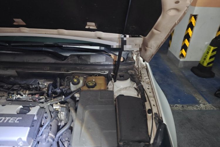 Used Buick Regal 2015 1.6T Elite Tech Model Engine Bay Left