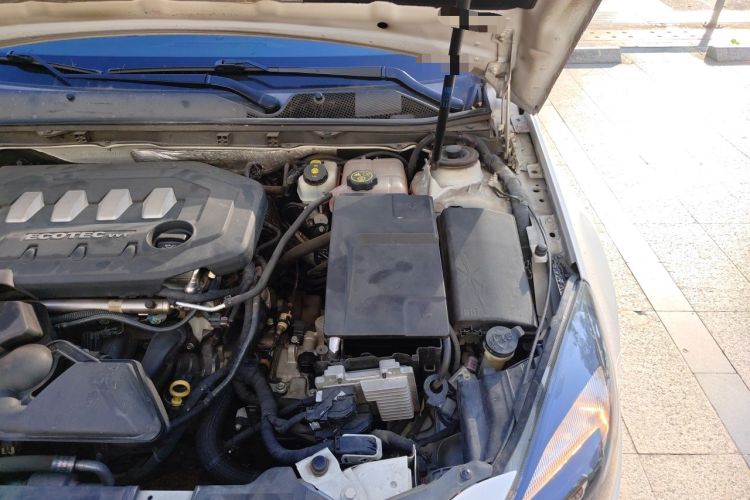 Used Buick Regal 2015 2.0L Elite Fashion Edition Engine Bay Left