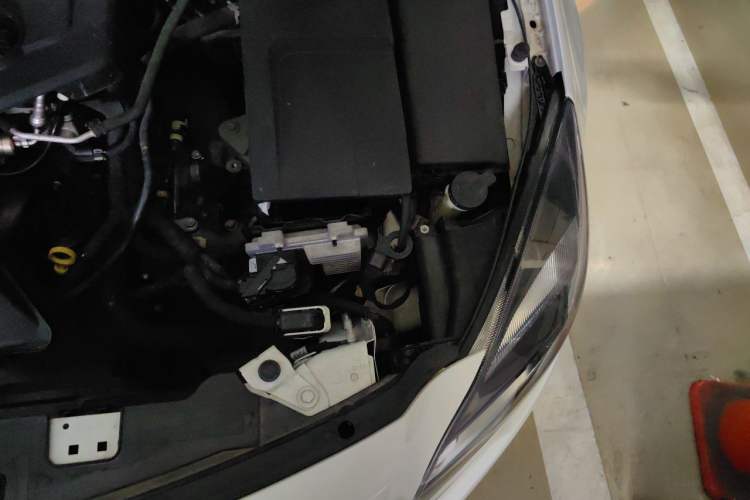 Used Buick Regal 2015 2.0L Leading Fashion Edition Engine Bay Left