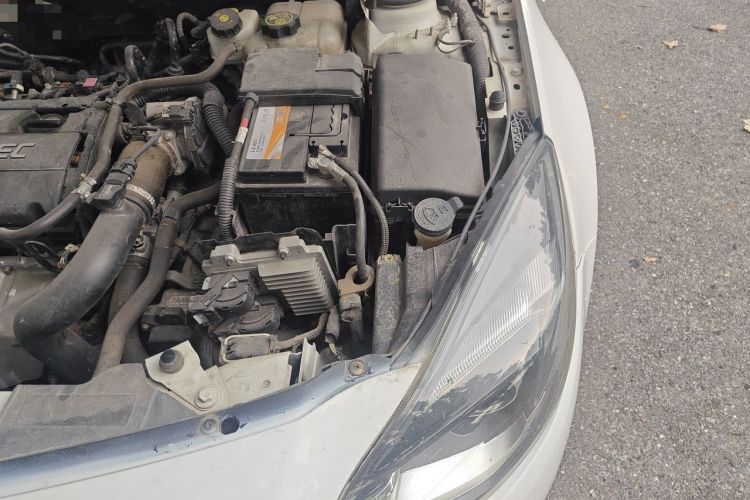 Used Buick Regal 2015 1.6T Elite Tech Model Engine Bay Left