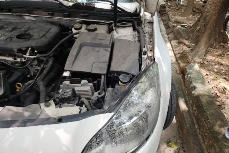 Used Buick Regal 2015 2.0L Leading Fashion Edition Engine Bay Left