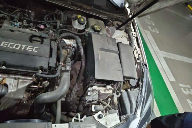 Used Buick Regal 2015 1.6T Elite Tech Model Engine Bay Left