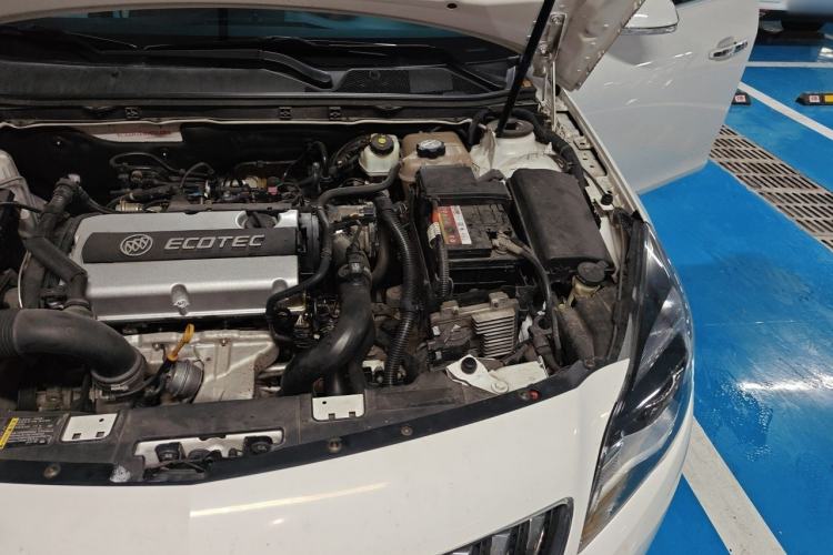 Used Buick Regal 2015 1.6T Elite Tech Model Engine Bay Left