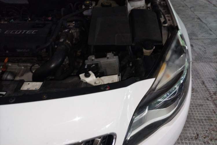 Used Buick Regal 2015 1.6T Elite Tech Model Engine Bay Left