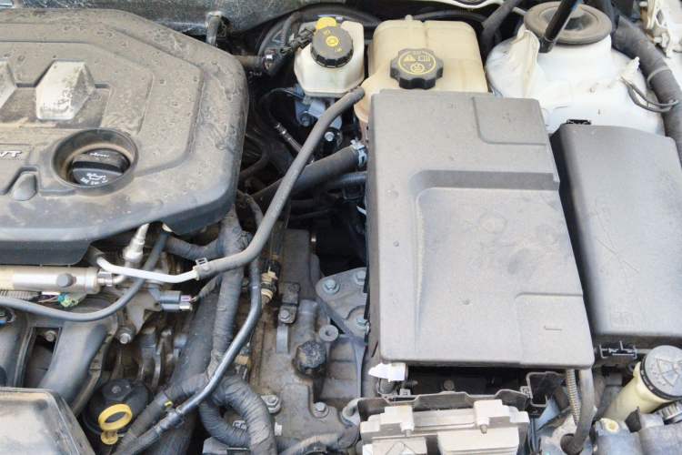 Used Buick Regal 2015 2.0L Elite Fashion Edition Engine Bay Left