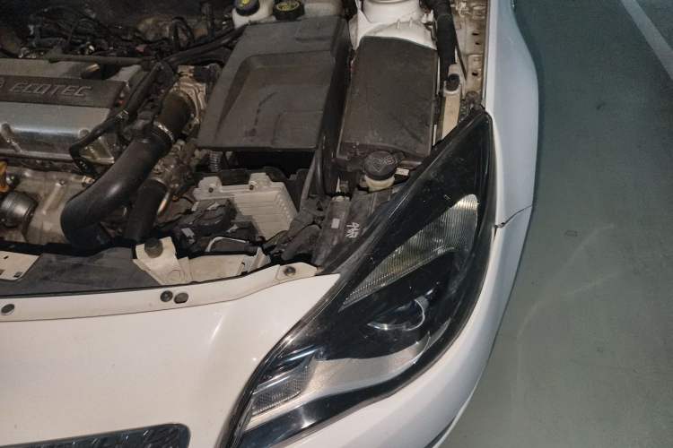 Used Buick Regal 2015 1.6T Elite Tech Model Engine Bay Left