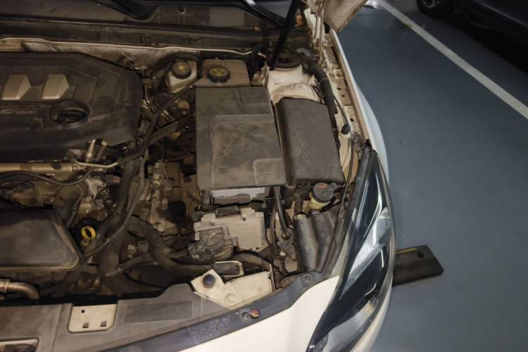 Used Buick Regal 2015 2.0L Leading Fashion Edition Engine Bay Left