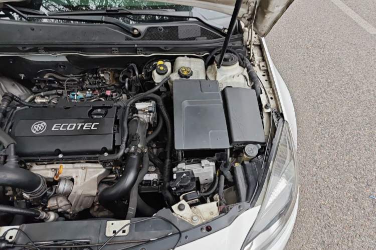Used Buick Regal 2015 1.6T Elite Tech Model Engine Bay Left