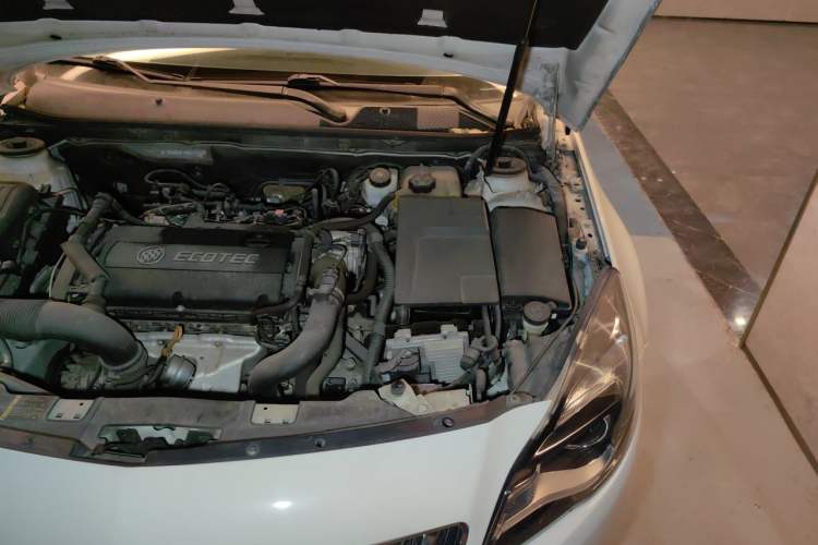 Used Buick Regal 2015 1.6T Elite Tech Model Engine Bay Left